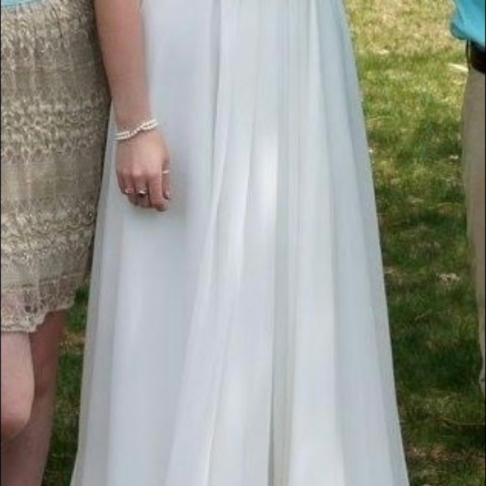 Wedding dress - Picture 4 of 9